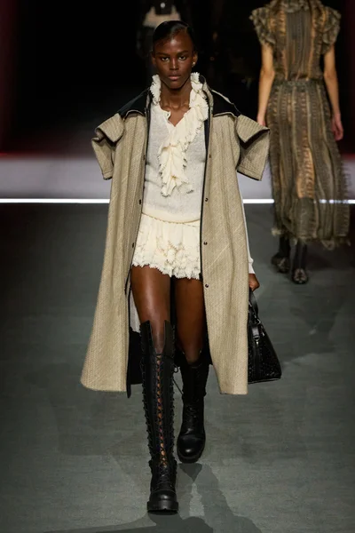 Look 38